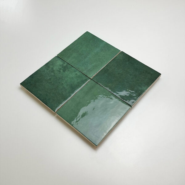 handvorm wandtegel 13x13 donker groen random glans