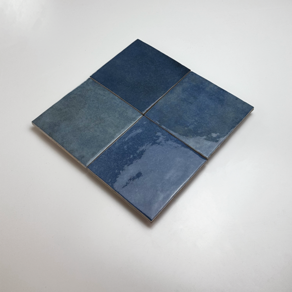 handvorm wandtegel 13x13 donker blauw random glans