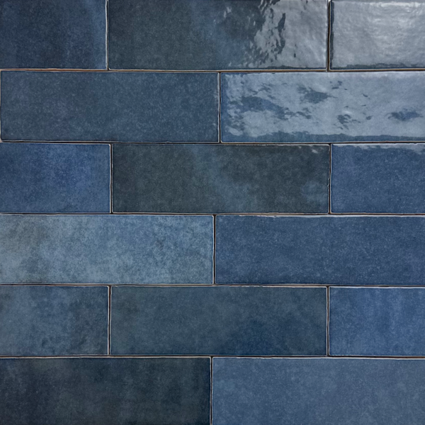 handvorm wandtegel 6,5x20 donker blauw random glans