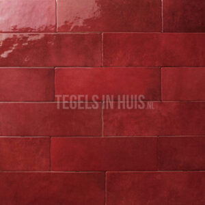 Handvorm wandtegel 6,5x20 bordeaux rood random glans