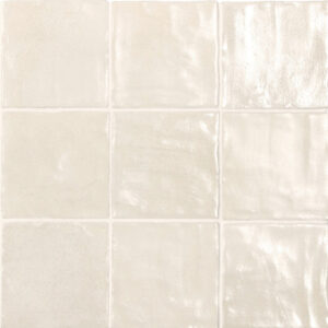 Wandtegel 10×10 cm wit handvormlook – parelmoer effect