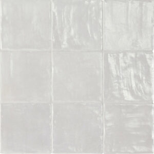 wandtegel 10x10 cm grijs handvormlook parelmoer effect