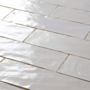 wandtegel 6,5x20 cm grijs handvormlook grey parelmoer effect