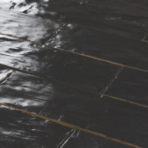 wandtegel 6,5x20 cm zwart handvormlook black parelmoer effect