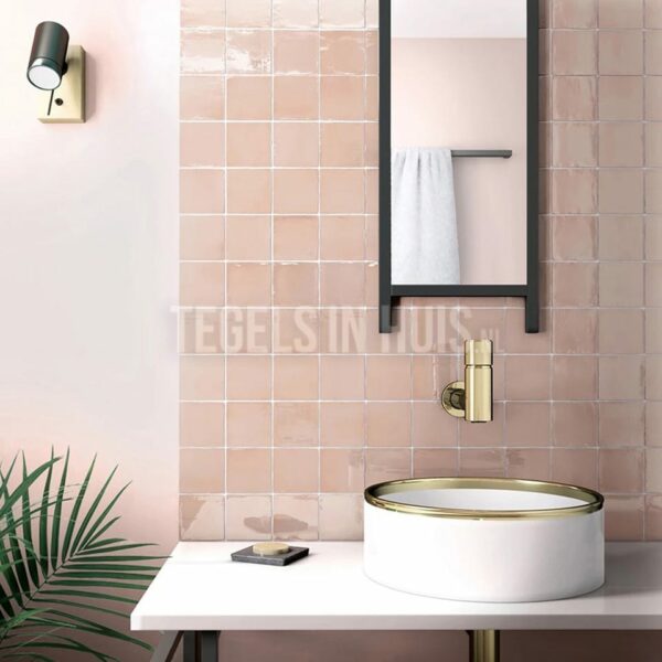 wandtegel 10x10cm manacor blush pink roze handvorm glans