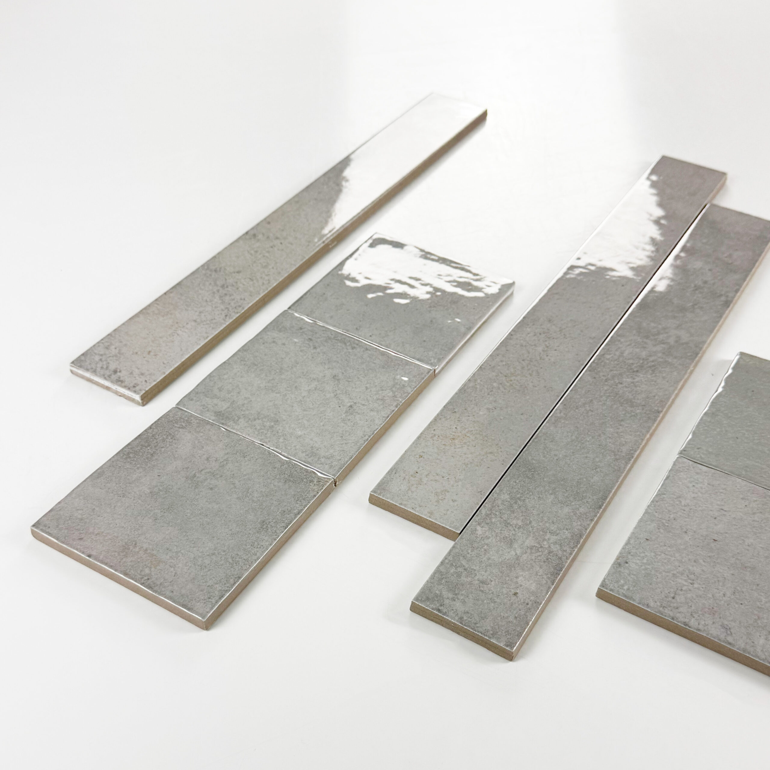 wandtegel verticale handvorm dim grijs 5x40