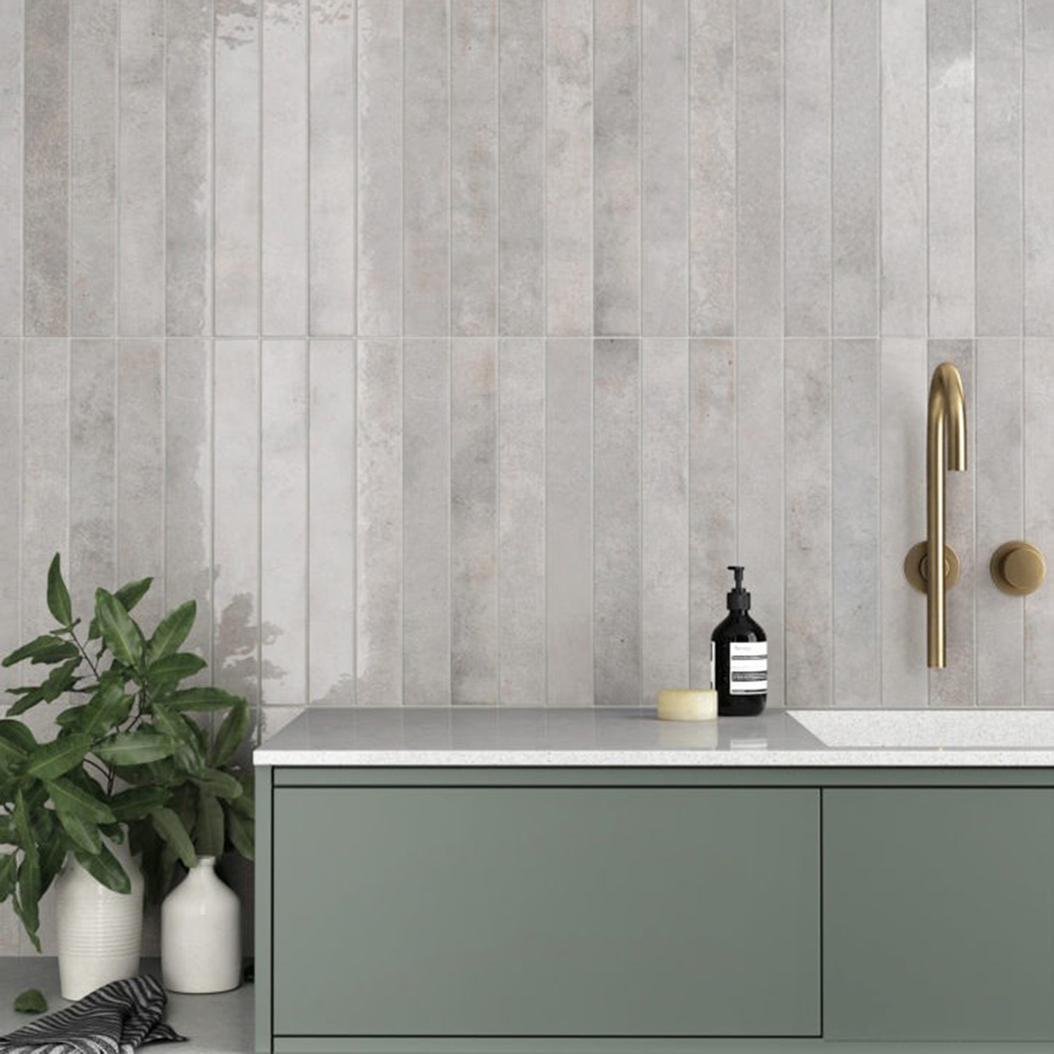 wandtegel verticale handvorm dim grijs 5x40