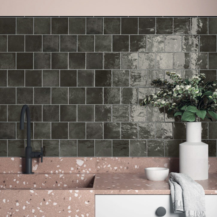 wandtegel verticale handvorm soot zwart 10x10